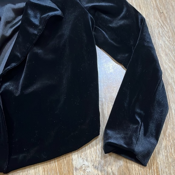 Everly Anthro Black Velvet Cropped Blazer Jacket Open Front Women's Small S EUC - Picture 3 of 10